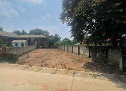 Bán lô đất diện tích 207m2. Giá rẻ. Sổ đỏ pháp lý rõ ràng. Đường thông tứ phía
