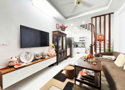 Hiếm nhà đẹp Hoàng Hoa Thám ngõ thông gần phố, ô tô đỗ cổng 42m² x 5 tầng hơn 10 tỷ