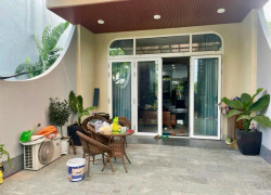 Bán nhà kiên cố 3 tầng Hòa Xuân đối diện công viên xanh mát