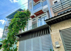 Nhà 4 tầng, hẻm 1 xẹt Đỗ Xuân Hợp, dòng tiền ổn định 10 triệu/tháng, chưa tới 4 tỷ.