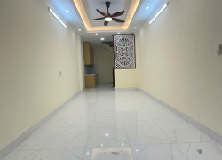 Bán nhà ngõ Bát Khối, Long Biên. 32m2 x 5T, 3PN, SĐCC, 6.4 tỷ. LH: 0976766363