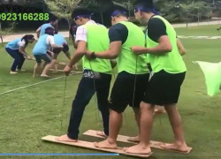 đôi dép chơi bước chân không lồ , đôi dép gỗ 3 người , đôi dép gỗ 5 người