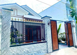 BIỆT THỰ MINI MỚI HOÀN THIỆN 105M2 HẺM Ô TÔ ĐẬU CỬA GẦN CHỢ HÓC MÔN.