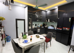Hiếm, bán nhà Lạc Long Quân ngõ nông, gần ô tô, 46m² 5 tầng giá 9.8 tỷ