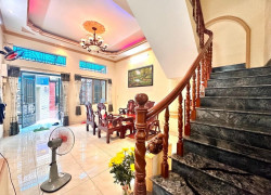 Hẻm xe hơi Cách Mạng Tháng 8 - dt sổ 60m2 (5x12 vuông vức) - 3 tầng BTCT - 9.2 tỷ