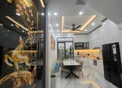 Hẻm 6m đường 3/2 – Quận 10, liên thông Điện Biên Phủ – cách ngã tư Lê Hồng Phong chỉ 100m.