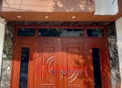 Muốn nhà sang, chọn ngay cửa thép vân gỗ