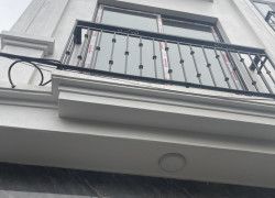 Bán nhà Xuân Đỉnh 31 mét 4 tầng 9 tỉ ba bước chân ra đường chính