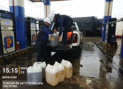 Giữa tâm bão 13, MobiFone giữ vững kết nối vì người dân