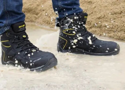 Giày bảo hộ chống nước có thực sự cần thiết