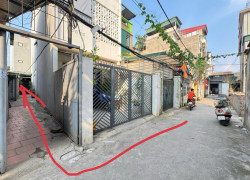 Bán nhà C4 ngõ 405 Ngọc Thuỵ 57m gần oto chỉ nhỉnh 4 tỷ. LH 0936123469