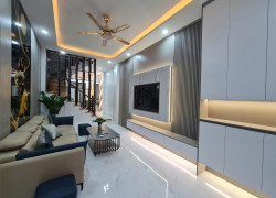 Bán nhà riêng Hoàng Mai, giá 10.6 tỷ, DT 48m2, nhà đẹp mới koong 10m ô tô gần