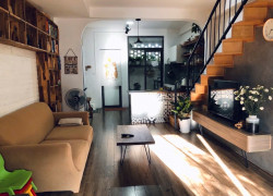 Bán nhà 2T Ngọc Thuỵ, nhà đẹp 46m x 4m ở luôn, oto tránh ngay cổng. chỉ nhỉnh 5 tỷ còn tl. LH 0936123469