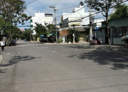 Bán căn góc 2 mặt tiền đường Lý Nam Đế Phước Long Tp Nha Trang
Tổng Diện tích 180.9m2
Ngang hơn 8m 
 Giá bán :