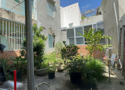 Bán nhà cách biển Hòn Chồng, Nha Trang 300m

Diện tích 164m, diện tích thực gần 200m.
Nhà cách bãi tắm biển Hòn