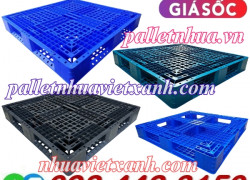Pallet nhựa 1100x1100x150mm đan thanh màu xanh dương và đen