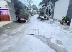 Căn nhà mơ ước hẻm Đường 18 Tân Phú. 35m2, 2 lầu, sổ hồng. Vị trí vàng, giá hời!