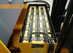 Xe nâng điện đứng 1.4 tấn đời 2017 giá mềm