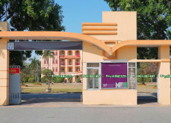 Bảng thông tin cửa kính treo tường