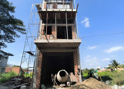 Nhà 3 tầng đang hoàn thiện DT 68m2 giá 2.4 tỷ thương lượng