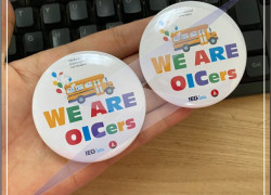 Huy hiệu nhựa. Nhận hàng gấpppppp