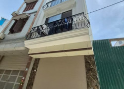 Nhà mặt phố ô tô tránh, mới xây xong, kinh doanh sầm uất, tiềm năng tăng giá tốt.