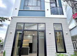 Bán căn nhà mặt tiền thiết kế hiện đại tại bến lức