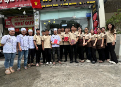 PHỞ VN chi nhánh Q1 tuyển NV biết tiếng Anh, tiếng Trung & phụ bếp