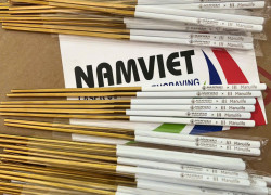 Khắc laser lên đũa theo yêu cầu lh 0982496144