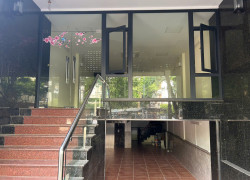 18.12.25.1 Cho thuê 6 tầng mặt phố gần CV Cầu Giấy, có thể làm văn phòng, kinh doanh, xuất khẩu lao động, trung tâm