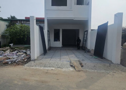 Chỉ 2,38 tỷ có nhà 1 trệt 1 lầu trung tâm Thủ Dầu Một mặt tiền đường nhựa có sân đậu ô tô