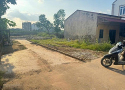 Nhà em tách 3 mảnh bán 1 mảnh 100m2 giá 1.7 tỷ, gần trường C1,2, chợ đông đúc