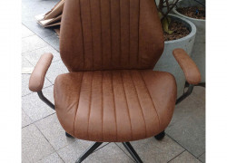 Ghế văn phòng nệm da dày nhỏ gọn CE1031-P màu nâu bò