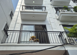 Bán nhà Bát Khối,Long Biên 5 tầng,35m oto vào nhà nhỉnh 6 tỷ