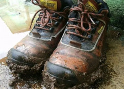 Vì sao giày bảo hộ nhanh hỏng