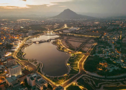 bán căn biệt thự 3 tầng ,trung tâm tp tuy hòa cũ , dt 300m2 đất , xây mới 100% liên hệ 0866563878