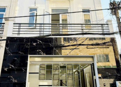 Bán căn nhà mặt tiền hẻm Thạnh Xuân 33 Quận 12 
DT 5,5 x 9,5m 1 trệt 3 lầu , 4 pn , 
sân Thượng Trước và sau , 4 wc