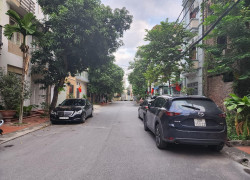 biệt thự xây thô Bồ Đề, 80m x 6tầng, MT 8.2m, vỉa hè, mặt đường 10m, ôtô dừng đỗ ngày đêm