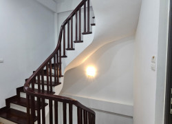 Bán nhà Phố Trạm,Long Biên 5 tầng,31m,mt4.9m oto đỗ cổng nhỉnh 7 tỷ