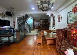 Phong Chuyên bán nhà phố Dĩ An