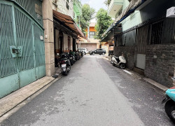 Ở CƯ XÁ LỮ GIA - HỌC Ở ĐẠI HỌC BÁCH KHOA - SÁNG CHẠY BỘ Ở SÂN VẬN ĐỘNG PHÚ THỌ.