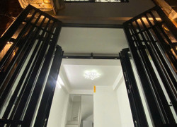 ôi chính chủ bán nhà 5 tầng ngõ 55 Trần phú, gần trường nhạc họa trung ương. Giá 4.75 tỷ