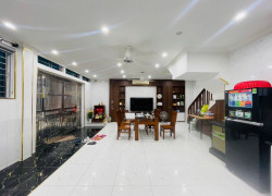 BÁN GẤP nhà Ngọc Khánh 34 mét 4 tầng 9,9 tỷ