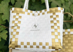 Túi xách nhựa khắc laser theo yêu cầu