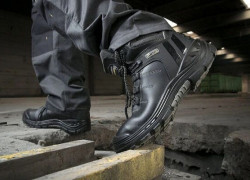 Lý do chọn giày bảo hộ tại Hà Nội chính hãng