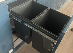 Thùng rác đôi âm tủ TaKing, chất liệu nhựa ABS không độc hại, an toàn