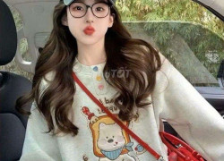 Áo dài tay nữ cổ tròn đính charm nút