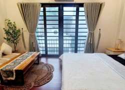 NHÀ LÂM DU, BỒ ĐỀ, LONG BIÊN: DT 31M 5 TẦNG MT 4M6 GIÁ 9.81 TỶ. LH:0985302254.