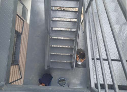 Mẫu cầu thang sắt thoát hiểm