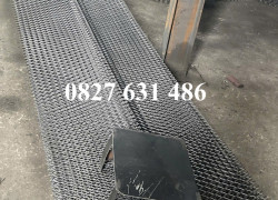 Tấm sàn thao tác mắt cáo, Lưới thép hình thoi, Lan can cầu thang